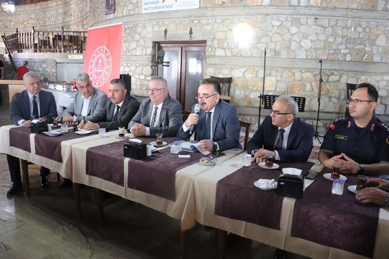 2025-2026 eğitim-öğretim yılı güvenlik toplantısı gerçekleştirildi Balıkesir’in Edremit Kaymakamı Ahmet Odabaş başkanlığında, 2025-2026 Eğitim-Öğretim Yılı Güvenlik