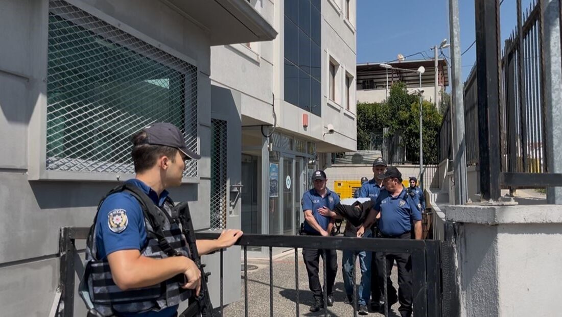 Bursa’da otodan hırsızlık ihbarı üzerine harekete geçen polis ekipleri, kovalamaca