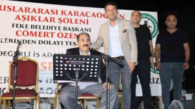 Adana’nın Feke ilçesinde aşıklar, saz eşliğinde vatan ve memleket sevgisini