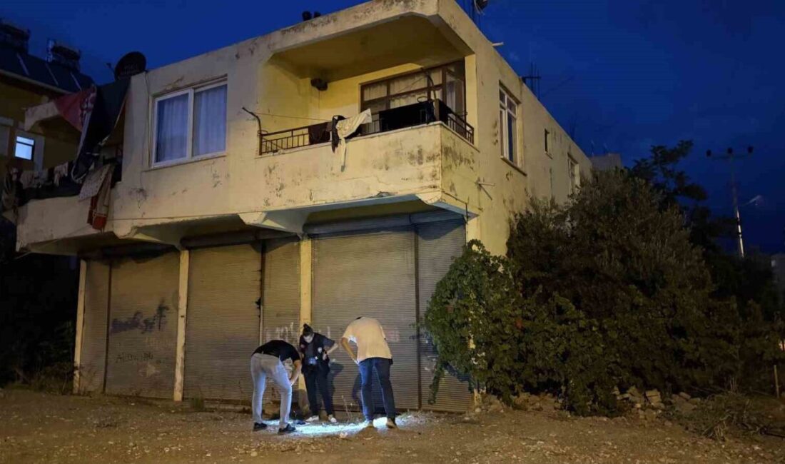 5 metre yükseklikteki balkondan düşen bebek yaralandı Antalya’nın Gazipaşa ilçesinde bir buçuk yaşındaki yabancı uyruklu bebek, 5