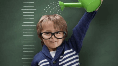 AİLEVİ, HORMONAL VE BESLENMEYE BAĞLI OLABİLİR Çocuklarda boy kısalığının birçok