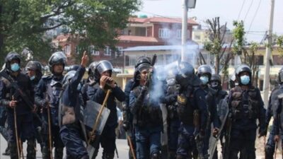 POLİS ATEŞ AÇTI, 14 KİŞİ ÖLDÜ Nepal’in başkenti Katmandu’da, hükümet