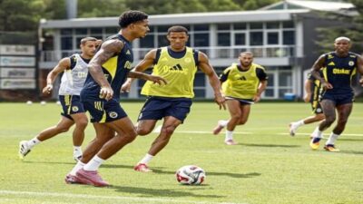 TEDESCO ORTA SAHAYA TAKVİYE İSTEDİ Fenerbahçe Teknik Direktörü Domenico Tedesco,