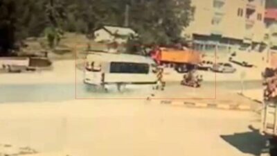 Bartın’da otomobille çarpışan elektrikli motosiklet sürücüsü yaralandı. Kaza anı güvenlik