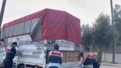 Adana’da 2 milyon 400 bin kaçak makaron ele geçirildi, 1