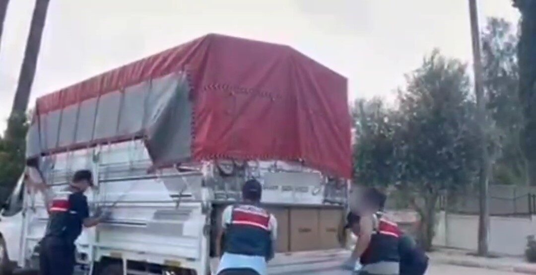 Adana’da 2 milyon 400 bin adet kaçak makaron ele geçirildi Adana’da 2 milyon 400 bin kaçak makaron ele geçirildi, 1