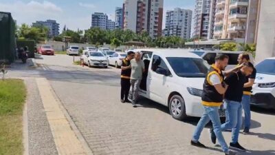 Adana’da belediye temizlik işçisi ‘çöpleri apartmandan aşağı atmayın’ diye uyardığı