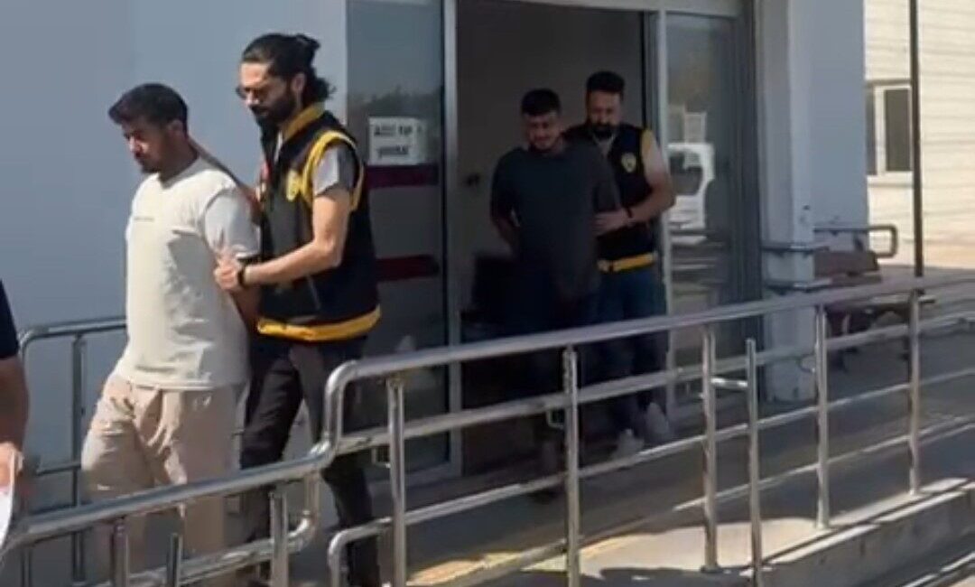 Adana’da bir eve tabancayla ateş ettiği iddia edilen 3 şüpheliden