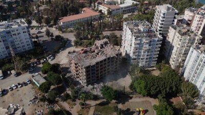 Adana’da yaklaşık 33 yıl önce inşaatına başlanan ancak bir türlü