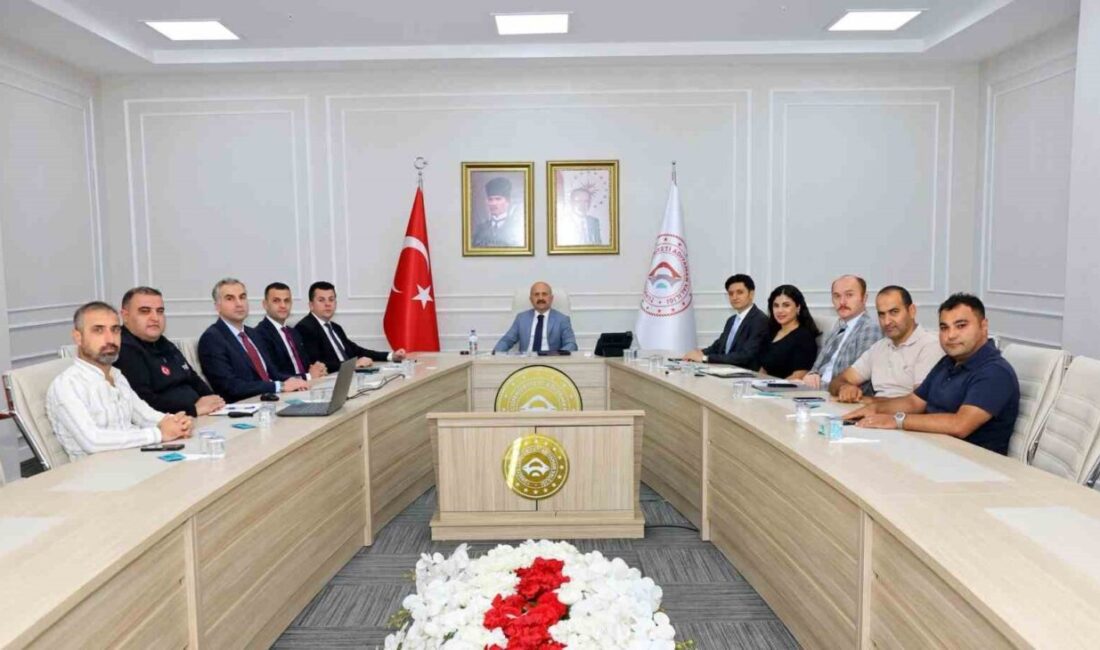 Adıyaman’da deprem konutları ve altyapı çalışmaları değerlendirildi Adıyaman Valisi Osman Varol başkanlığında, vali yardımcıları değerlendirme toplantısı gerçekleştirildi.