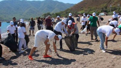 Antalya’nın Kumluca İlçesine bağlı turizm merkezlerinden Adrasan sahilinde okulların açılmasıyla