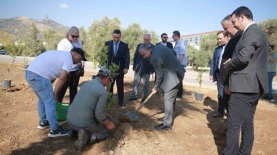 Aydın Adnan Menderes Üniversitesi’nde (ADÜ) “Yeşil Kampüs” çalışmaları kapsamında limon