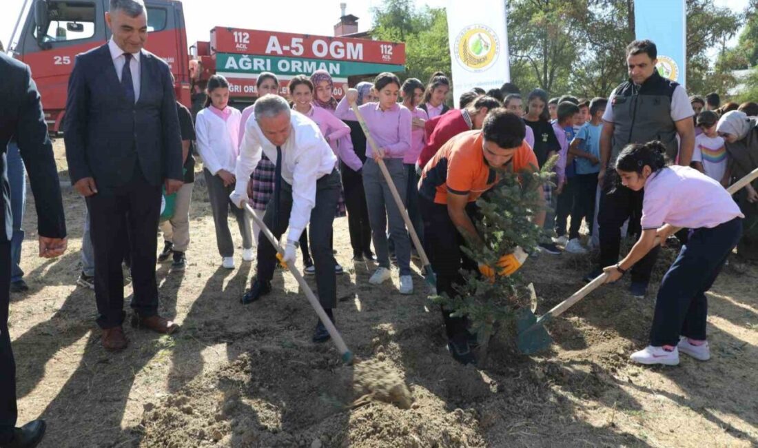 Ağrı Milli Eğitim Müdürü Kökrek, öğrencilerle birlikte ‘Yeşil Vatan’ için fidan dikti Ağrı İl Milli Eğitim Müdürü Hasan Kökrek, Merkez Murat Kız