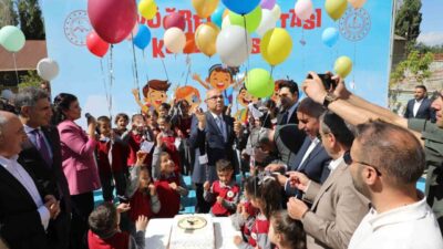 Ağrı Valiliği himayelerinde, İl Milli Eğitim Müdürlüğünce düzenlenen İlköğretim Haftası