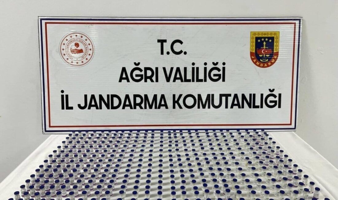 Ağrı’da kaçakçılık operasyonu: İlaç, kıyafet, sigara ve alkol ele geçirildi Ağrı’nın Doğubayazıt ilçesinde düzenlenen operasyonlarda çok sayıda kaçak ürün ele