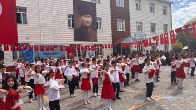 Bitlis’in Ahlat ilçesinde İlköğretim Haftası coşkuyla kutlandı. Ahlat’ta İlköğretim Haftası