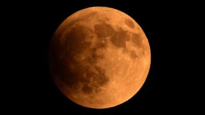 Türkiye ve dünyanın birçok noktasından gözlemlenen ’Kanlı Ay’ tutulması, Bitlis’in