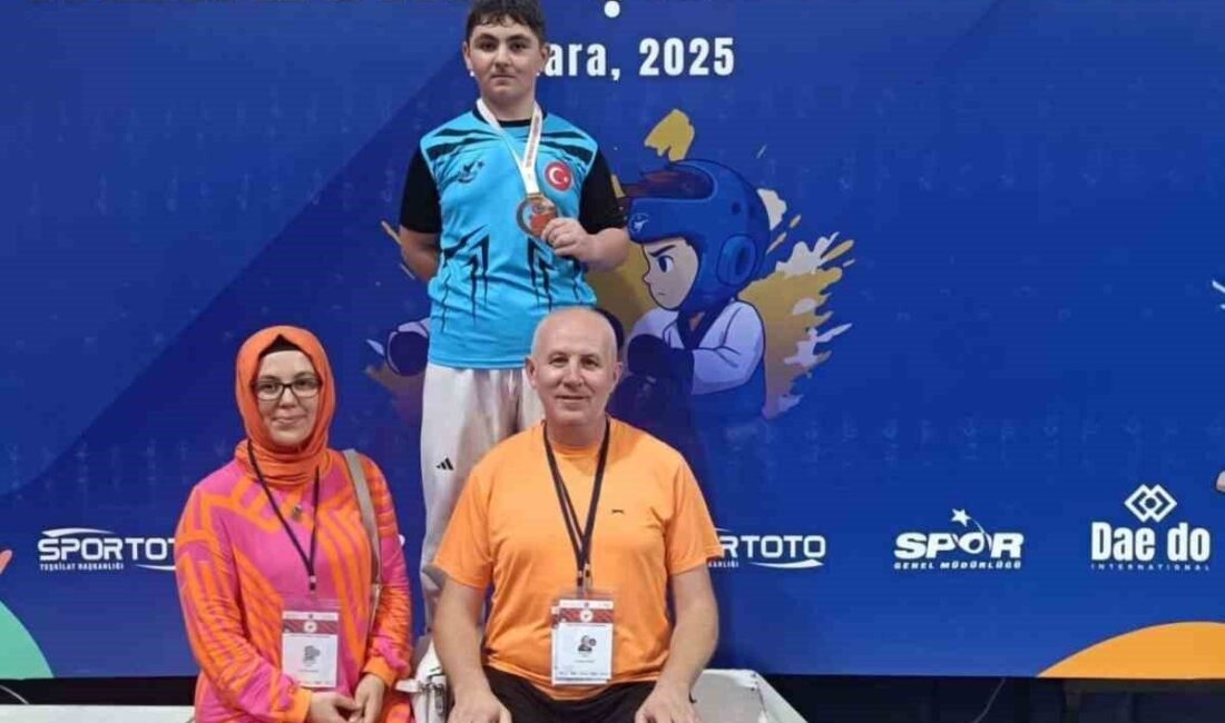 Ahmet Selim Uras Türkiye 3. oldu Ankara’da düzenlenen Minikler Türkiye Taekwondo Şampiyonası’nda Düzce’yi temsil eden Ahmet