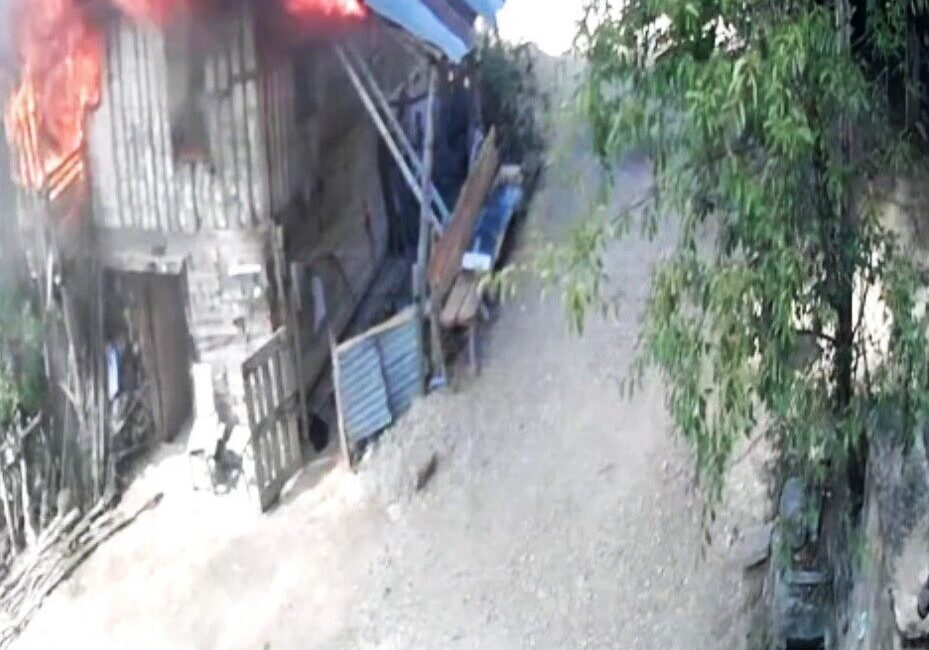 Ahşap evde başlayıp ormanlık alana sıçrayan yangının güvenlik kamerası görüntüleri ortaya çıktı Karabük’ün Safranbolu ilçesinde ahşap bir evde çıkan ve ormana sıçrayan