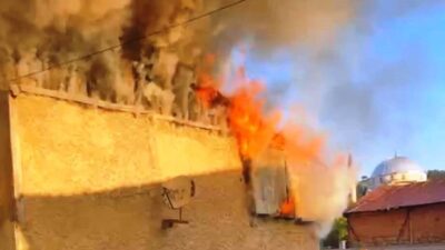 Kütahya’da ahşap evde çıkan yangın itfaiye ekiplerinin müdahalesiyle söndürüldü. Olay,