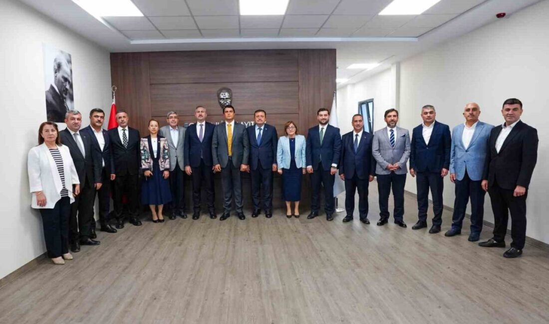 AK Parti Grup Başkanvekili Gül ve Başkan Şahin’den Yılmaz’a ziyaret AK Parti Grup Başkanvekili ve Gaziantep Milletvekili Abdulhamit Gül, beraberinde