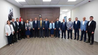 AK Parti Grup Başkanvekili ve Gaziantep Milletvekili Abdulhamit Gül, beraberinde