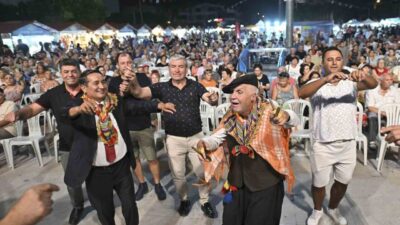 Antalya Muratpaşa Belediyesi’nin 9’uncusunu düzenlediği Yöreler Renkler Festivali’nin Akdeniz Gecesi’nde