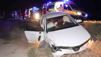 Aksaray’da otomobilin hafif ticari araca çarpması sonucu meydana gelen trafik