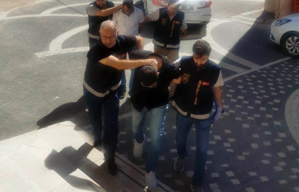 Akşehir’de sahte altın operasyonu: 2 kişi yakalandı Konya ve ilçelerinde sahte altın ile değeri düşük altınları piyasaya