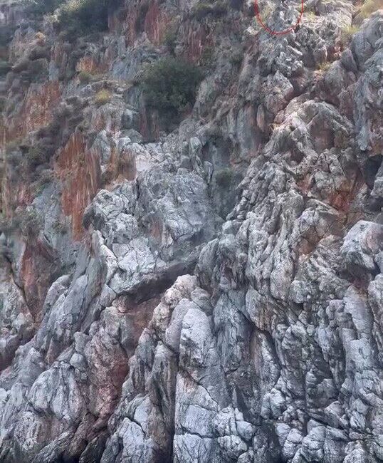 Alanya’da denize ölümüne atlayış Antalya’nın Alanya ilçesinde, turistleri eğlendirmek amacıyla düzenlenen gösteride bir çalışan