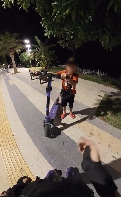Alanya’da sahilde kaybolan çocuk, patenci Rus kadın sayesinde bulundu Antalya’nın Alanya ilçesinde gece saatlerinde sahilde yürüyüş yapan bir anne,