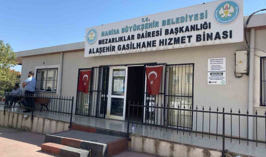 Alaşehir’de evinin bahçesinde ağaç kesmeye çalışan adam feci şekilde can verdi Manisa’nın Alaşehir ilçesinde evinin bahçesinde ağaç kesmeye çalışan 5 çocuk