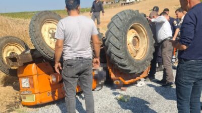 MANİSA (İHA) – Manisa’nın Alaşehir ilçesinde meydana gelen traktör kazasında