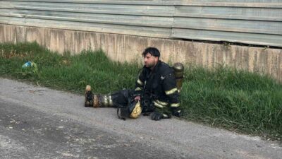 Kocaeli’nin Başiskele ilçesindeki lojistik deposunda 3 saattir süren yangın, itfaiye