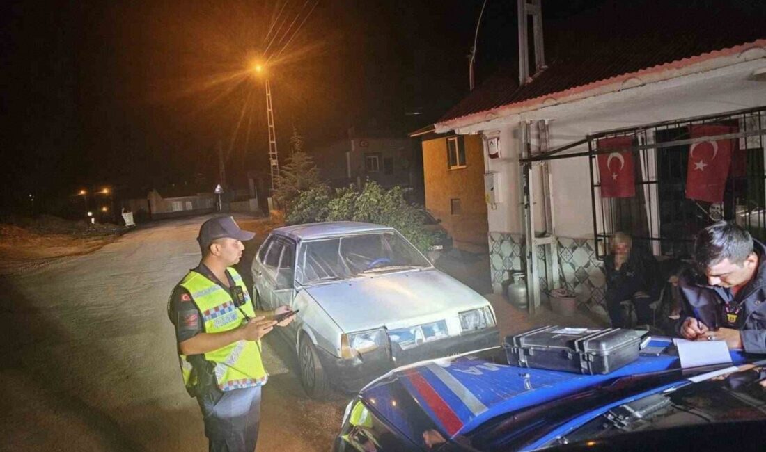 Alkollü sürücü 5 yılda 8 kez yakalandı: 37 bin TL ceza kesildi Adana’nın Tufanbeyli ilçesinde son 5 yıl içerisinde 8’inci kez alkollü