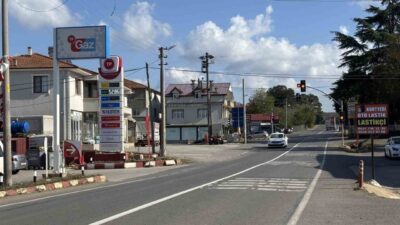 Kocaeli’nin Kandıra ilçesinde yolun karşısına geçmeye çalışan yayaya, alkollü olduğu