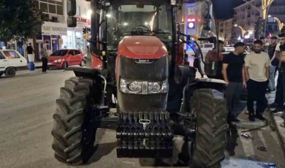 Alkollü traktör sürücüsü 3 araca çarparak durabildi: O anlar kamerada Çorum’da 1.76 promil alkollü olduğu tespit edilen traktör sürücüsü, 3