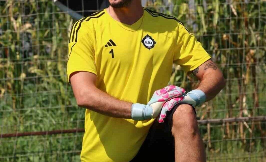 Altay’da kaleci Ozan Özenç şoku yaşanıyor Altay’da geçtiğimiz hafta oynanan Ziraat Türkiye Kupası maçında sakatlanarak oyundan