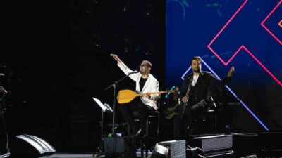 Kayseri’de sahne alan müzisyen İsmail Altunsaray ve klarnet virtüözü Serkan