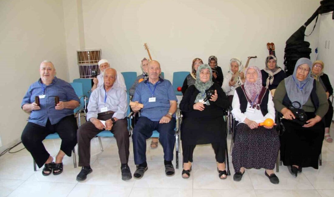 Gaziantep’te alzaymır ve demans hastaları Moral Evi’nde uygulanan müzikli terapi