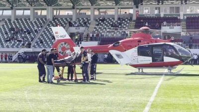 Amasya’da futbol maçı öncesi yeşil sahaya ambulans helikopter indi. Amasyaspor