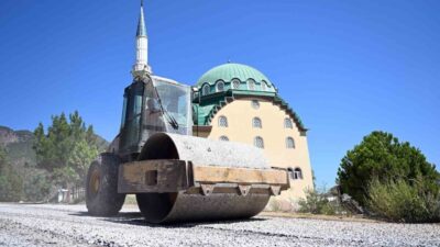 Mersin Büyükşehir Belediyesinin, Anamur’da 8 kilometrelik Gercebahşiş yolundan 50 kilometrelik