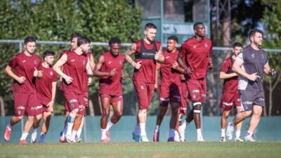 Trabzonspor yeni transferi Andre Onana, bordo-mavili takımla ilk antrenmanına çıktı.