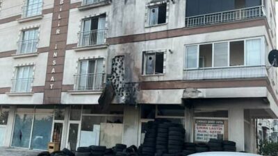 Ankara’nın Sincan ilçesinde ikinci el araç lastiği satan dükkanın kundaklanma