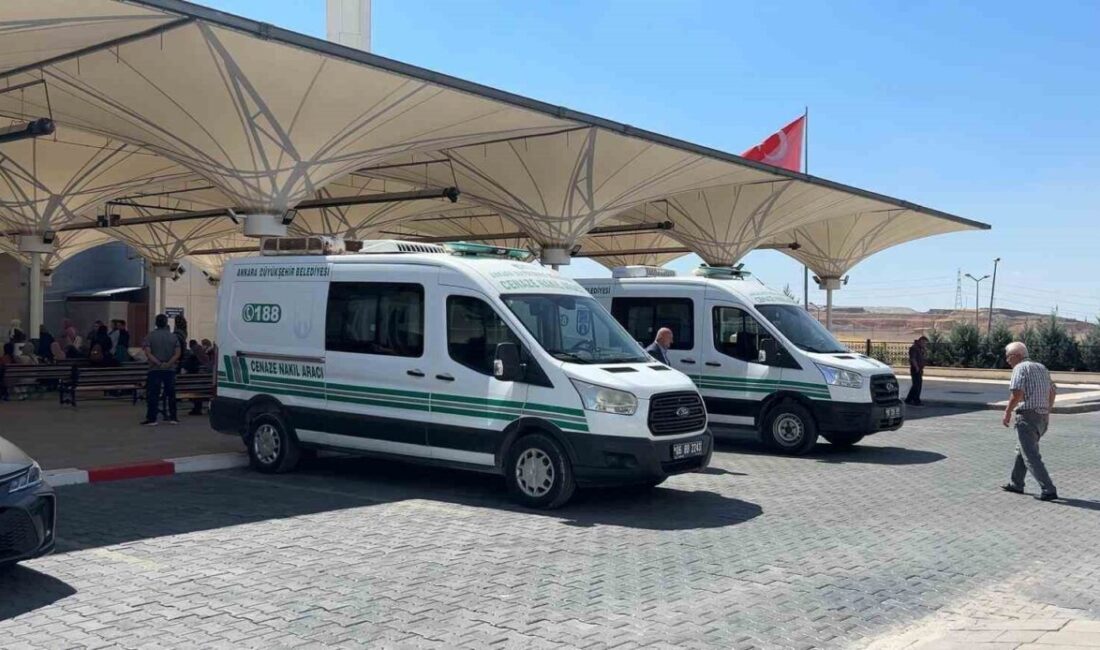 Ankara’da kocası tarafından öldürülen kadın toprağa verildi Ankara’nın Sincan ilçesinde kocası tarafından silahla öldürülen kadın son yolculuğuna