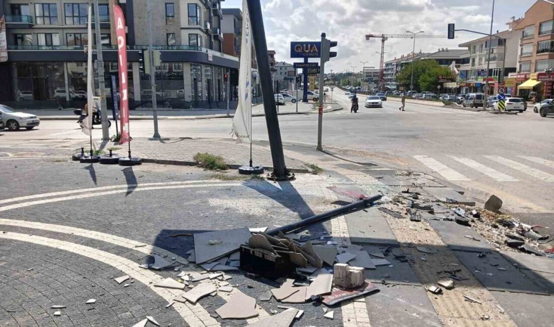 Ankara’da seyir halindeki otomobilin yan yoldan gelen taksi ile çarpışması