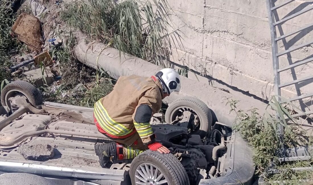 Antakya’da menfeze devrilen otomobilin sürücüsü yaralandı Hatay’da kontrolden çıkarak menfeze devrilen otomobilin sürücüsü yaralandı. Kaza, Antakya