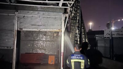 Hatay’da metruk halde bulunan iş yerinde çıkan yangın söndürüldü. Yangın,