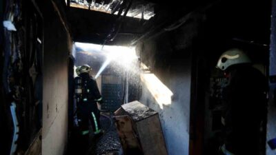 Antalya’da iki katlı müstakil evin alt katında sobada atıklar yakıldığı