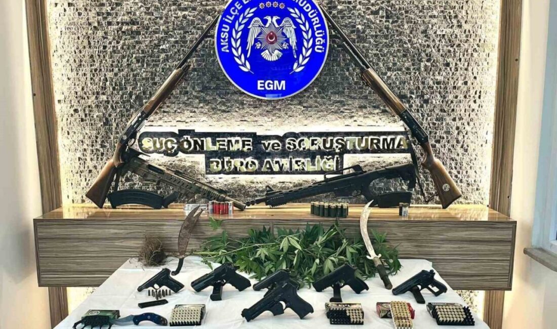 Antalya’da çok sayıda ruhsatsız silah ele geçti: 9 gözaltı Antalya’nın Aksu ilçesinde çok sayıda ruhsatsız silah ve fişekleri ele
